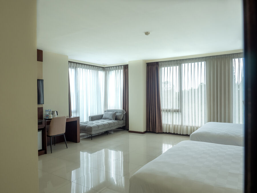 Grand Deluxe Room — 9